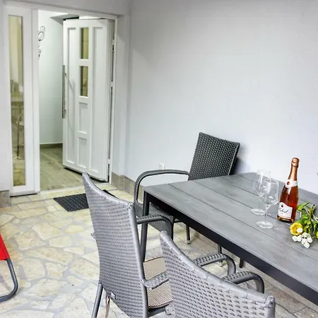 Majla Apartment *