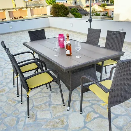 Apartment Majla Vir