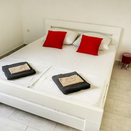 Majla Apartment Vir